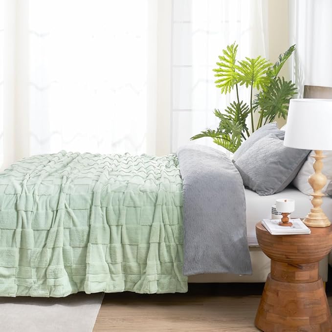 Cozy Bliss Checkered Faux Rabbit Fur Sage Green Throw Blanket, Soft Fuzzy Fluffy Minky Furry Blankets for Couch, Bed (50 * 60 Inches Light Green)