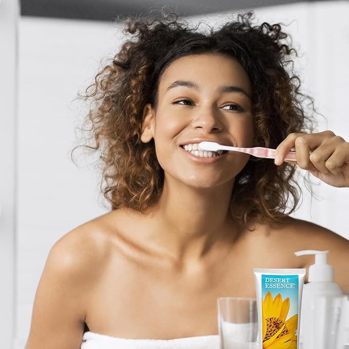 Desert Essence Arnica & Tea Tree Oil Toothpaste – Carrageenan & Fluoride Free – Wintergreen Mint – Vegan, Non-GMO, Gluten-Free – Gently Removes Plaque & Freshens Breath – 6.5 oz