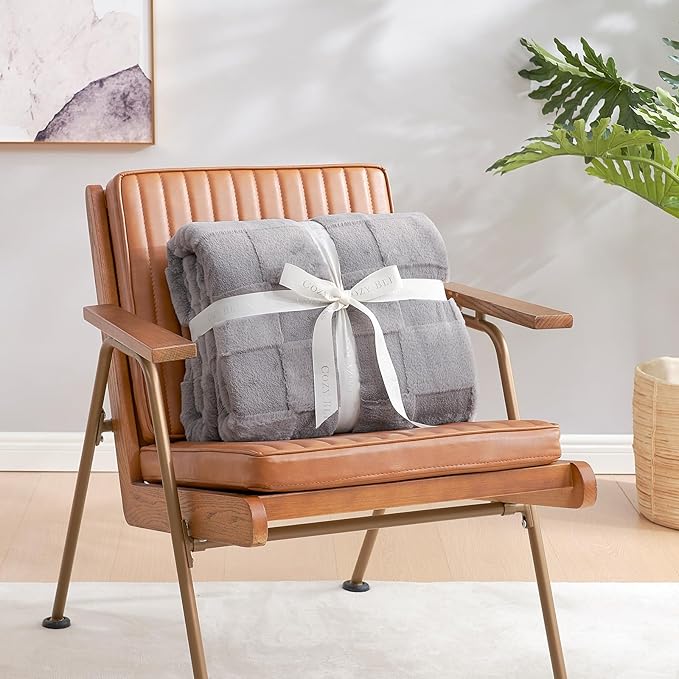 Cozy Bliss Checkered Faux Rabbit Fur Grey Throw Blanket, Soft Fuzzy Fluffy Minky Furry Blankets for Couch, Bed (50 * 60 Inches Light Grey)