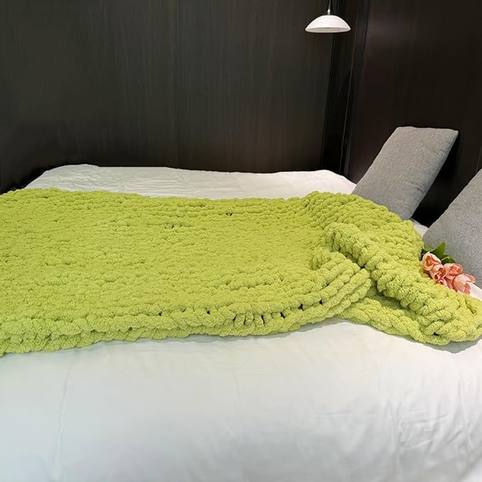 Chunky Knit Blanket Throw 48"x71", Chenille Throw Blankets, Handmade Warm & Cozy Blanket Couch Bed Home Decor, Soft Breathable Banket, Christmas for Couch Bed Sofa Best Gift (Green)