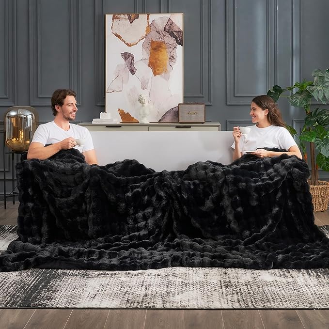Cozy Bliss Faux Fur Throw Blanket for Couch, Fuzzy Soft Plush Thick Bubble Blanket for Sofa Bedroom Living Room, 108 * 90 Inches Black