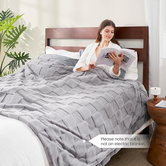 Cozy Bliss Checkered White Faux Rabbit Fur Throw Blanket, Soft Fuzzy Fluffy Minky Cream Furry Blankets for Couch, Bed (Grey, King(108" x 90"))