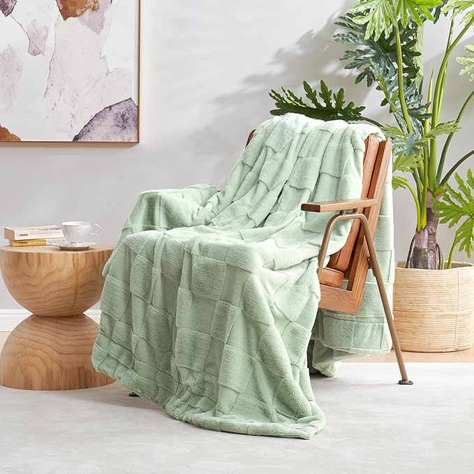 Cozy Bliss Checkered Large Faux Rabbit Fur Sage Green Twin Bed Blanket, Soft Fuzzy Fluffy Minky Furry Blankets for Couch, Bed, Adults (60 * 80 Inches Light Green)