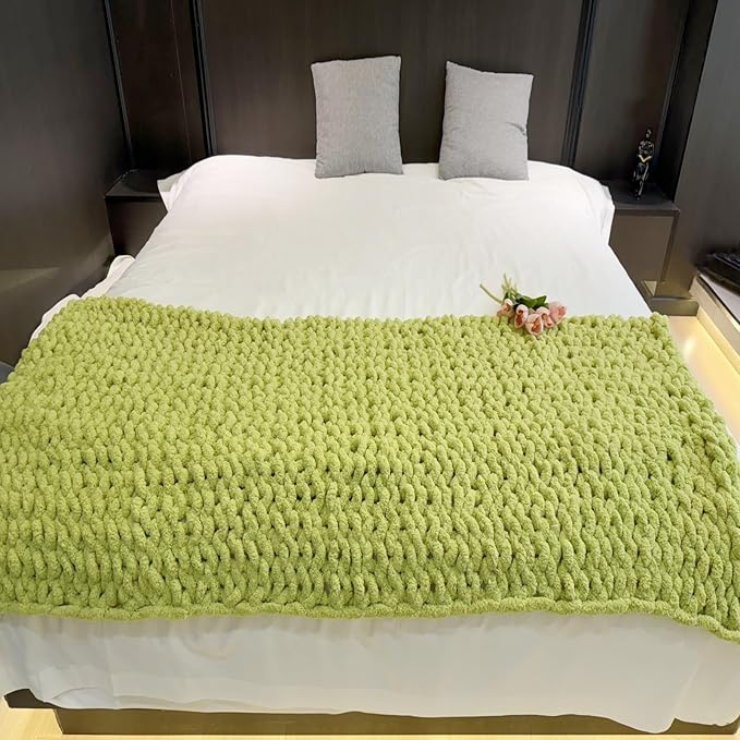 Chunky Knit Blanket Throw 48"x71", Chenille Throw Blankets, Handmade Warm & Cozy Blanket Couch Bed Home Decor, Soft Breathable Banket, Christmas for Couch Bed Sofa Best Gift (Green)